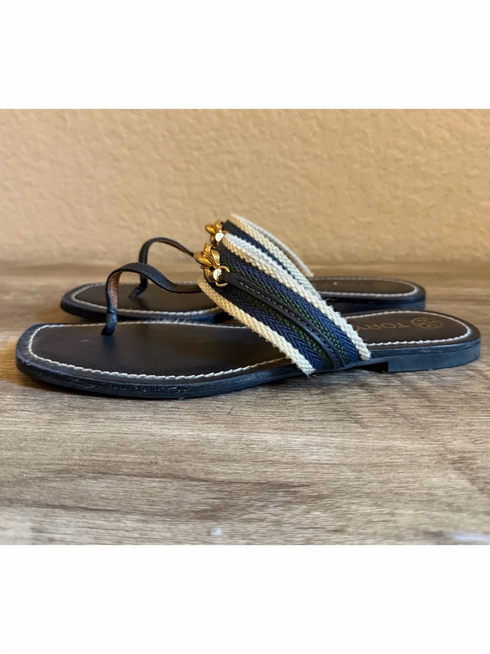 Tory Burch Jessa Thong Sandals in Navy gold-tone horse-link Womens Size 6